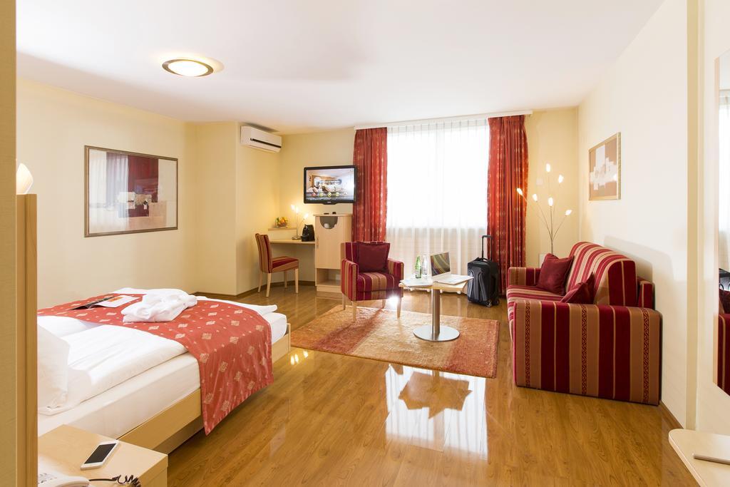 Amaris Hotel 3*